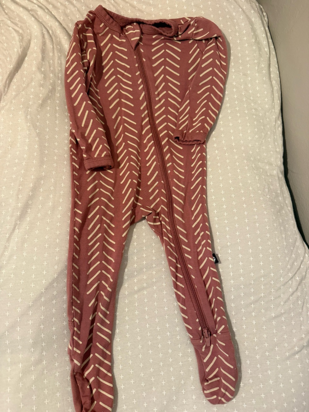 Kyte Baby Rust-Pink Zip Romper with Cream Dash Pattern